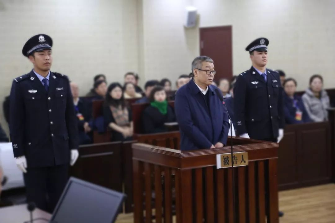 程鹏受审.jpg 程鹏受审.jpg