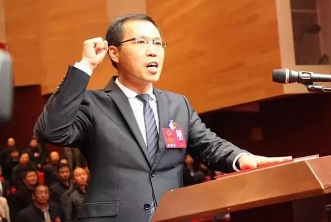 大理市监察委员会主任张琮宪法宣誓.webp.jpg 大理市监察委员会主任张琮宪法宣誓.webp.jpg