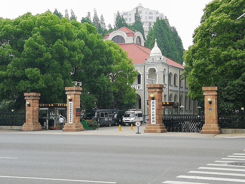 799px-The_Main_Gate_of_Wuhan_Municipal_Peoples_Government.jpg