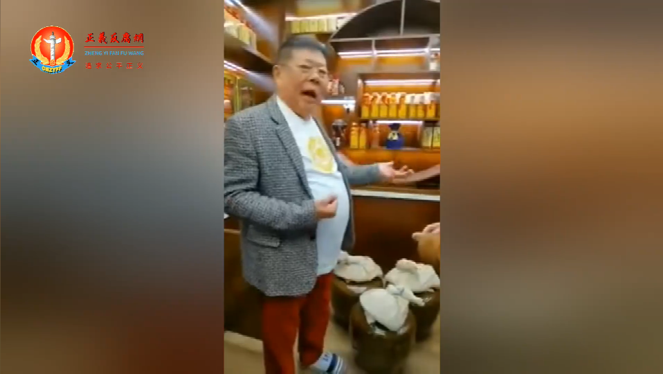 中共政协海南省常委张泰超晒豪宅为参观者介绍其富丽堂皇的豪宅,令参观者惊叹。.png 中共政协海南省常委张泰超晒豪宅为参观者介绍其富丽堂皇的豪宅,令参观者惊叹。.png