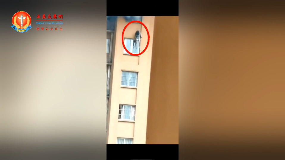 6月2日,重庆城南家园起火,一名23岁的女孩准备翻窗逃生,不幸坠楼身亡。.png 6月2日,重庆城南家园起火,一名23岁的女孩准备翻窗逃生,不幸坠楼身亡。.png