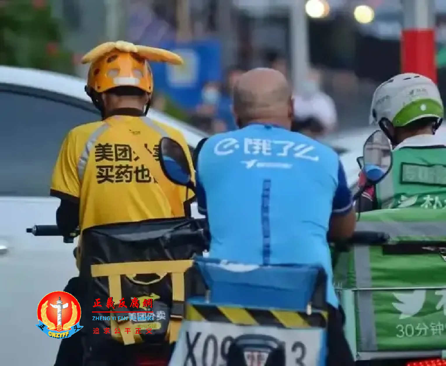 民众吐槽点外卖无人接单?配送费翻倍?图为外卖骑手送餐中.png 民众吐槽点外卖无人接单?配送费翻倍?图为外卖骑手送餐中.png